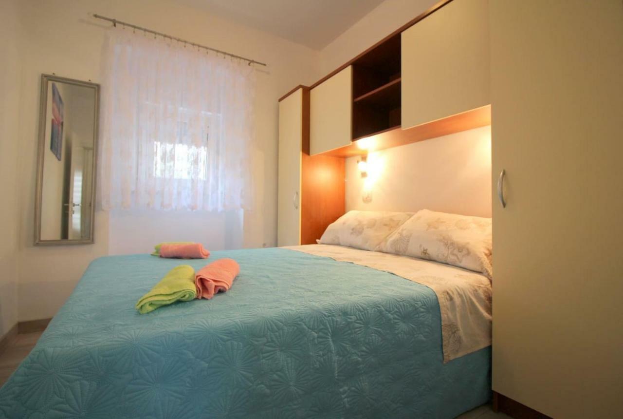 Apartment Noemi In City Center โปเรช ภายนอก รูปภาพ