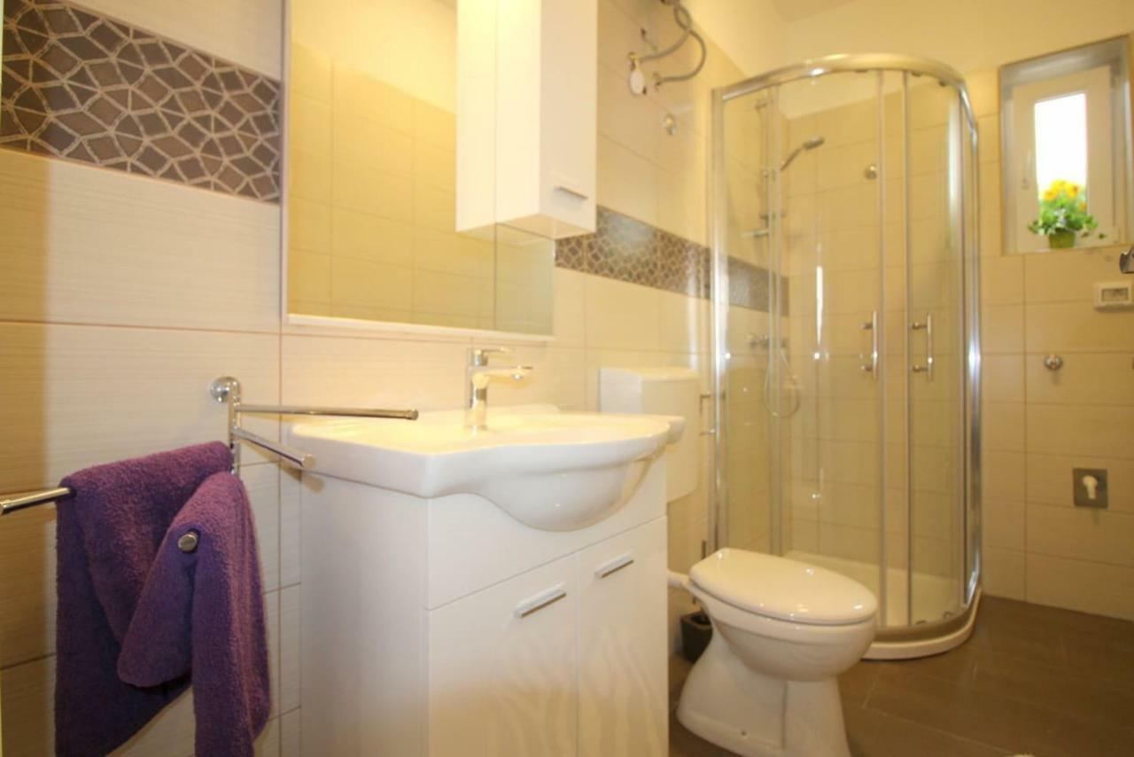 Apartment Noemi In City Center โปเรช ภายนอก รูปภาพ