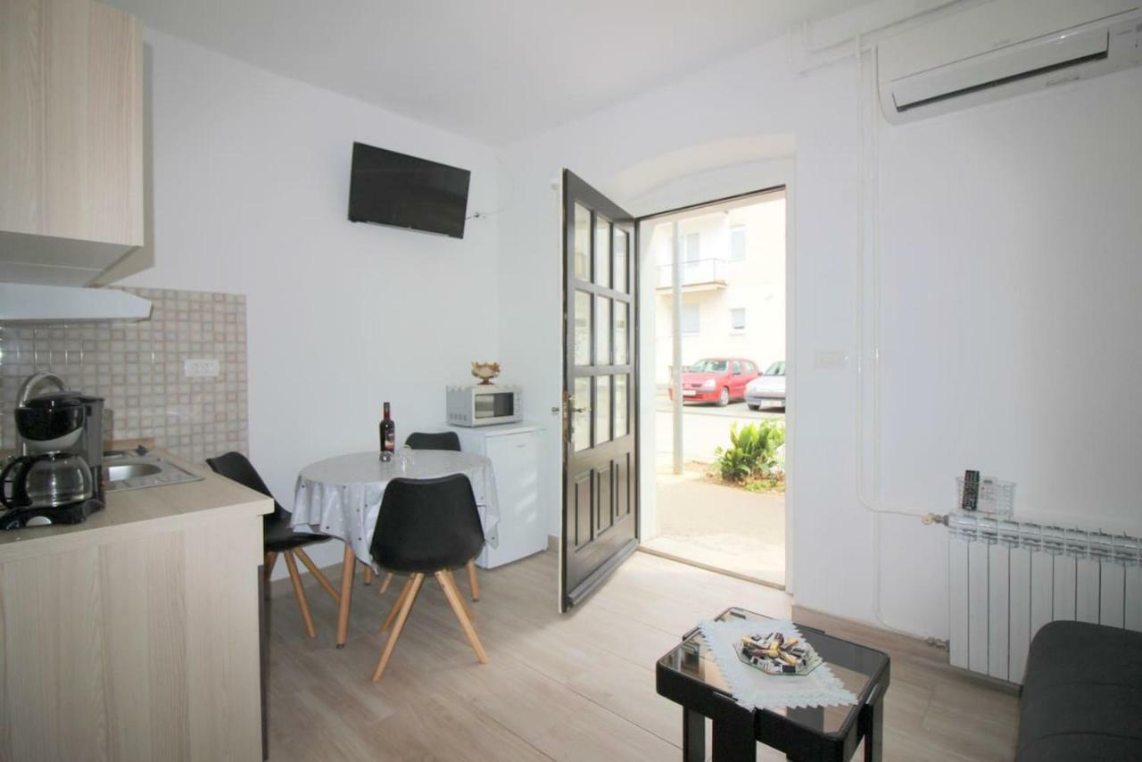 Apartment Noemi In City Center โปเรช ภายนอก รูปภาพ