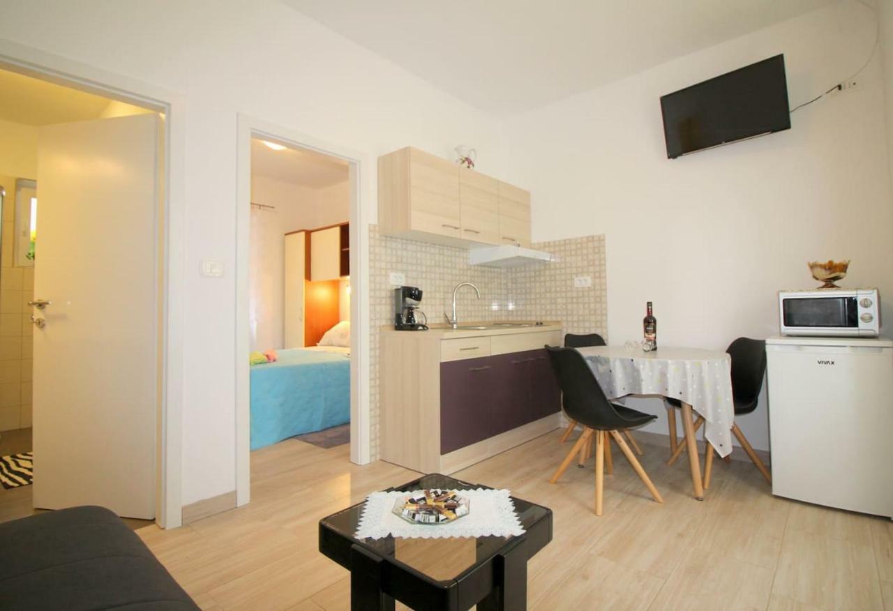 Apartment Noemi In City Center โปเรช ภายนอก รูปภาพ