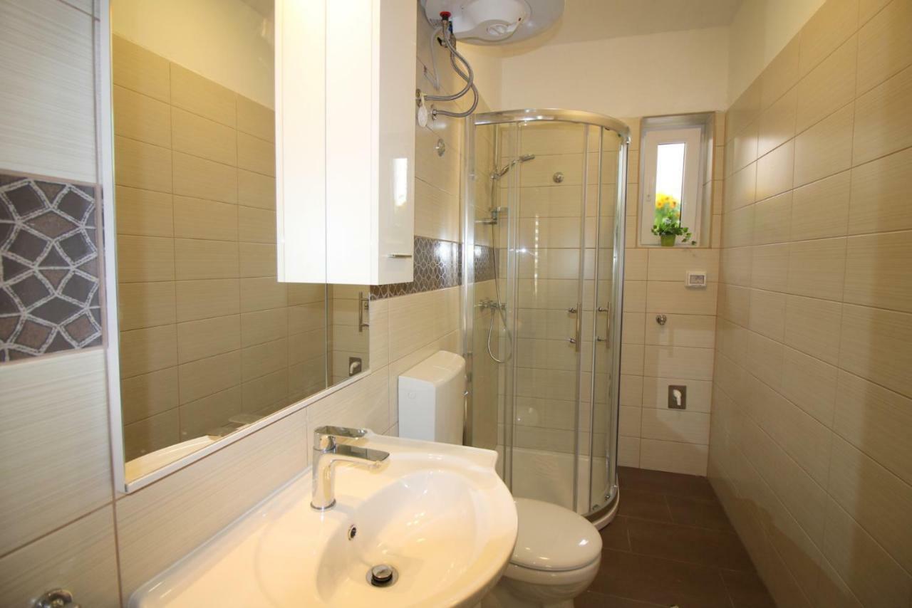 Apartment Noemi In City Center โปเรช ภายนอก รูปภาพ