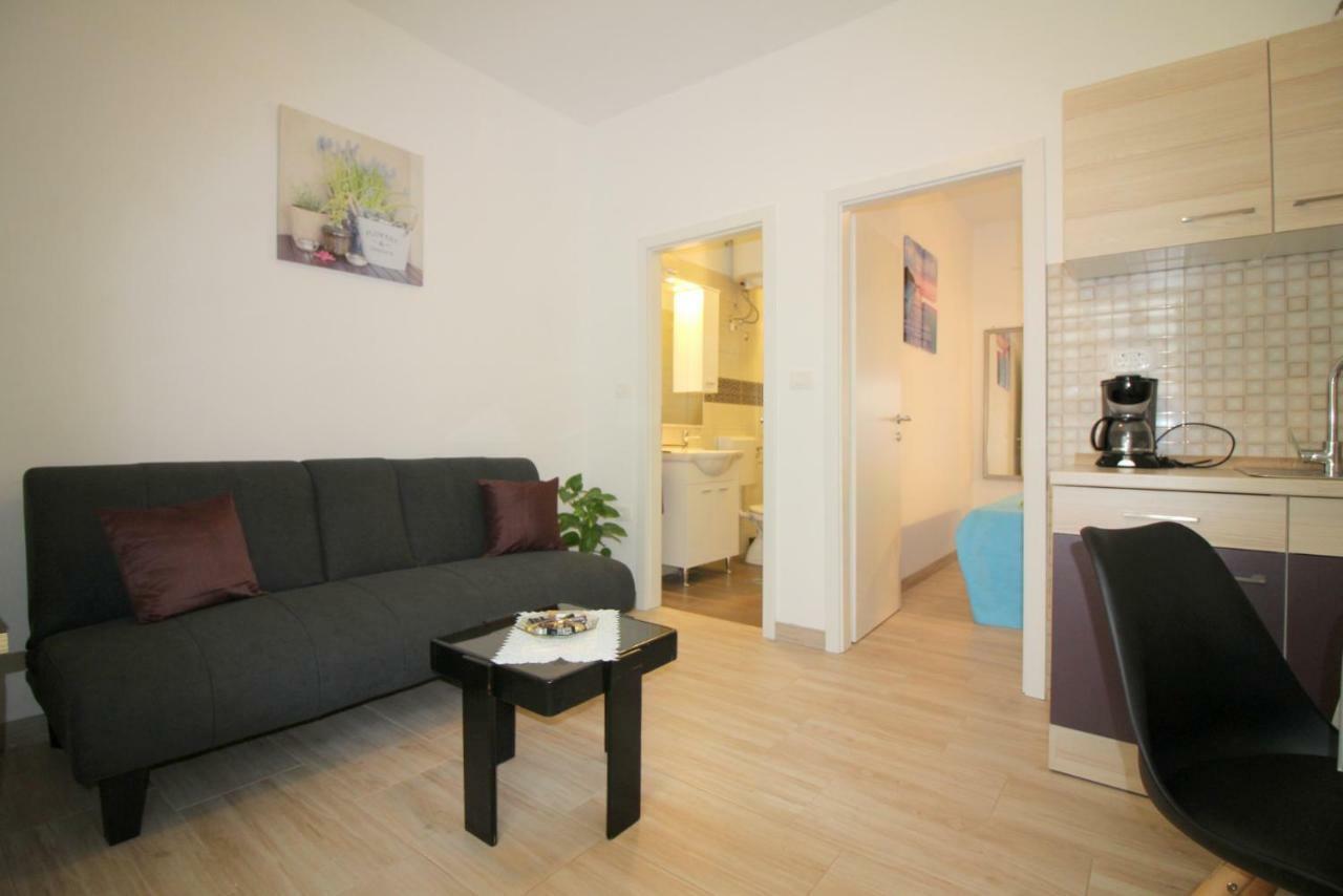 Apartment Noemi In City Center โปเรช ภายนอก รูปภาพ